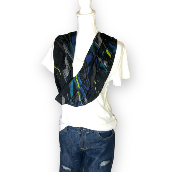Fabletics New Luna Reversible Infinity Scarf Black Blue Gray Swirl Print - Picture 6 of 9